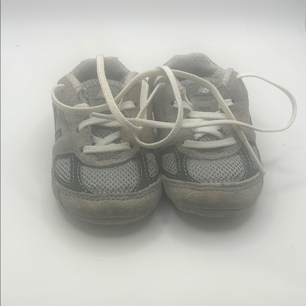 New Balance Gray Sneakers with Mesh Panels and Supportive Overlays